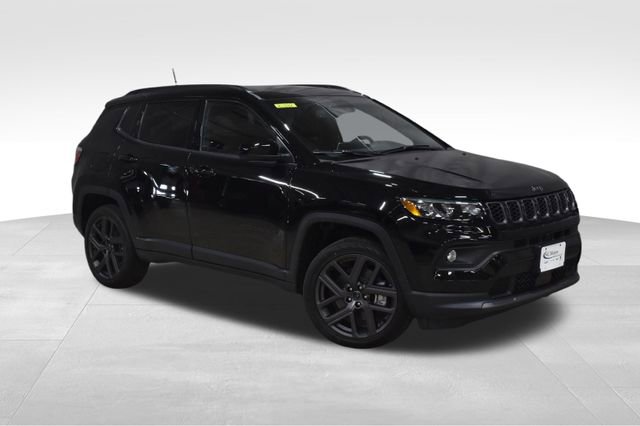 New 2026 Jeep Compass Latitude w/ Sun and Sound Group AWD/4WD image 4
