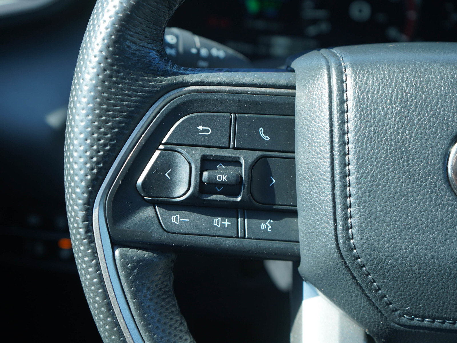 Used 2025 Toyota Tundra Limited AWD/4WD image 26