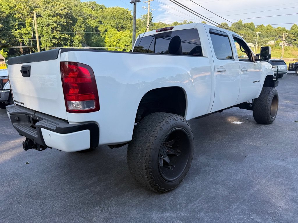 Used 2011 GMC Sierra 2500 Denali w/ Suspension Package, Off-Road AWD/4WD image 6