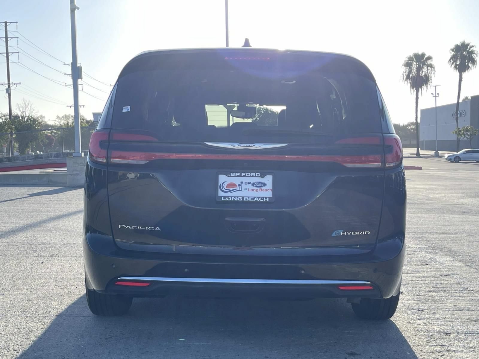 Used 2024 Chrysler Pacifica Limited FWD image 4