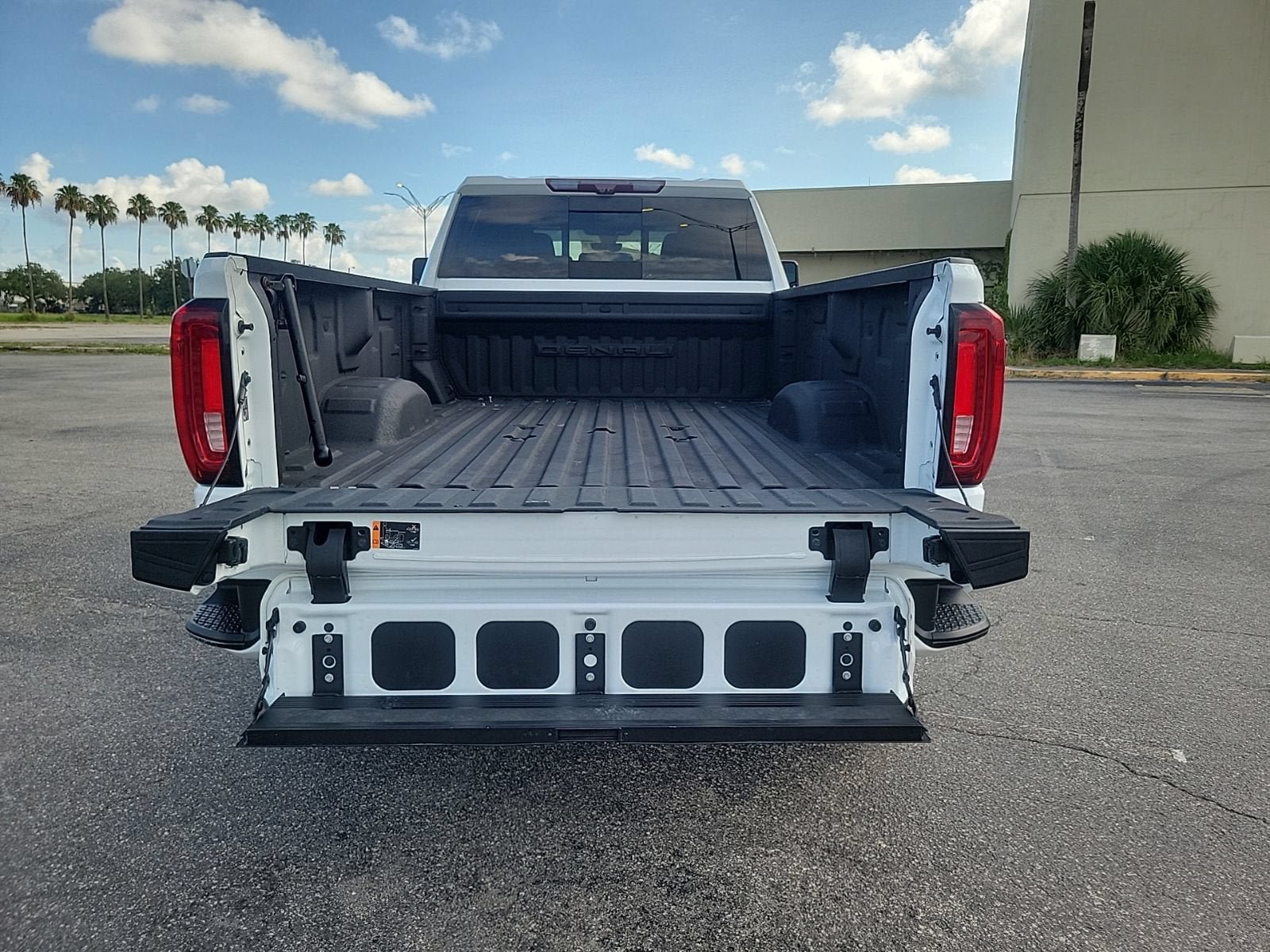 Used 2021 GMC Sierra 3500 Denali w/ Denali Ultimate Package AWD/4WD image 8
