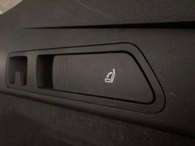 Used 2024 Audi Q8 e-tron Premium Plus w/ Premium Plus Package image 91