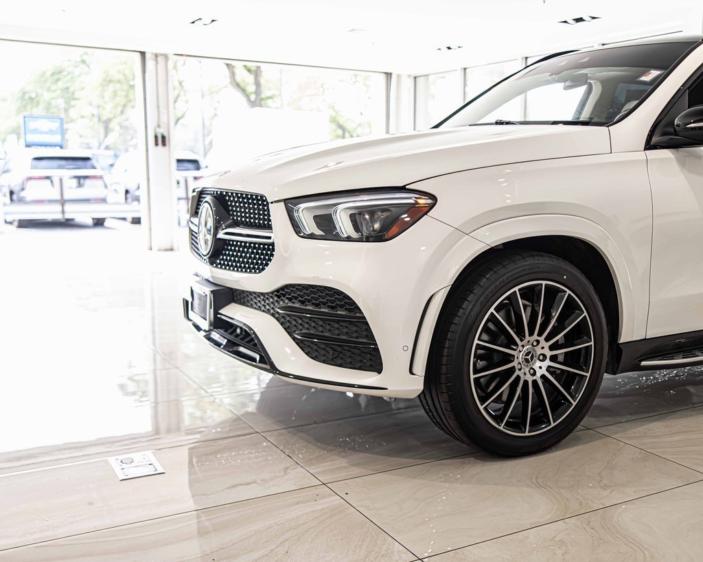 Used 2022 Mercedes-Benz GLE 450 4MATIC w/ Revised AMG Line Exterior image 4