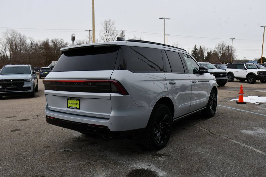 New 2026 Lincoln Navigator Reserve w/ Jet Appearance Package AWD/4WD image 6