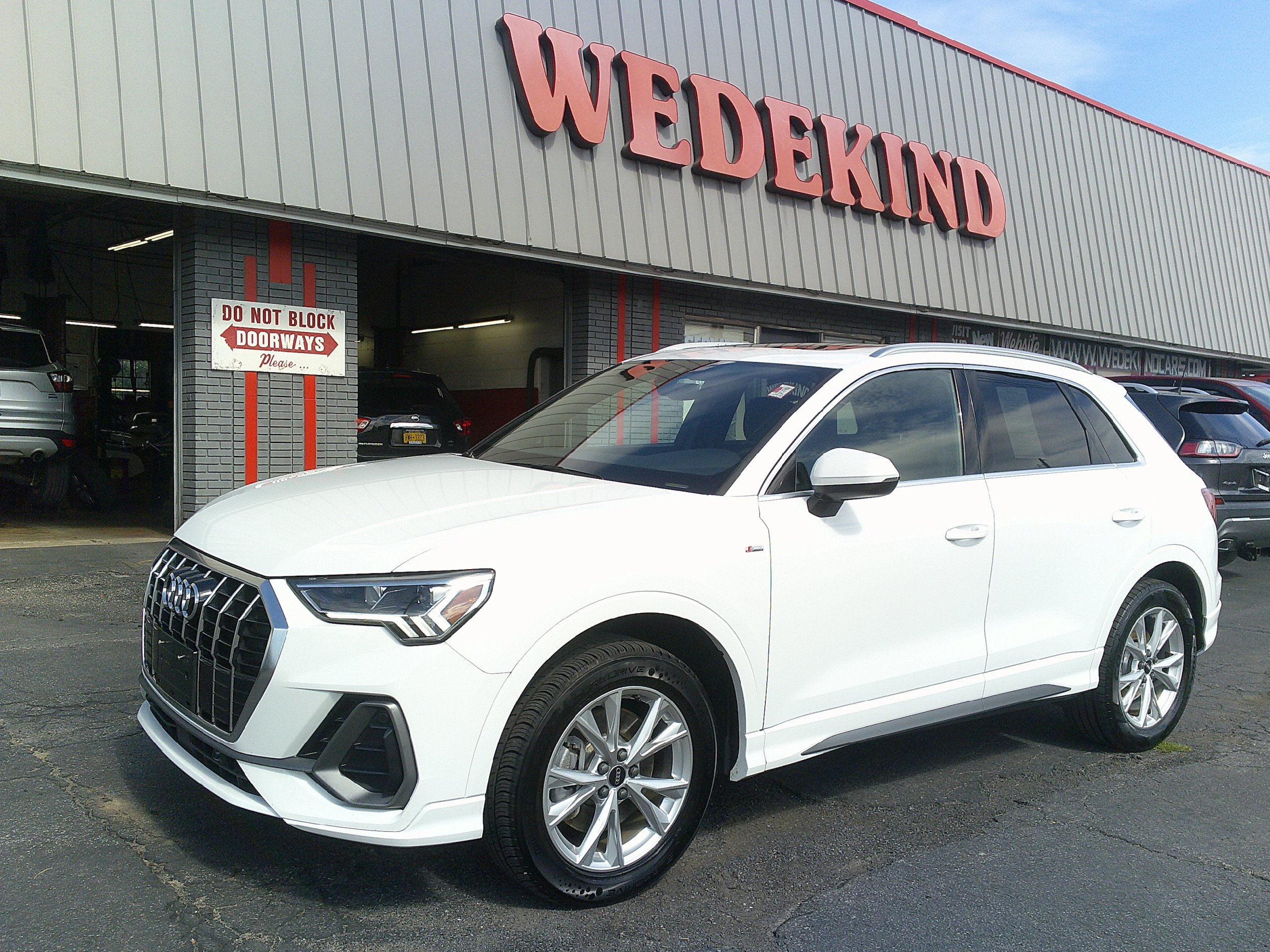 Used 2025 Audi Q3 2.0T Premium AWD/4WD image 1