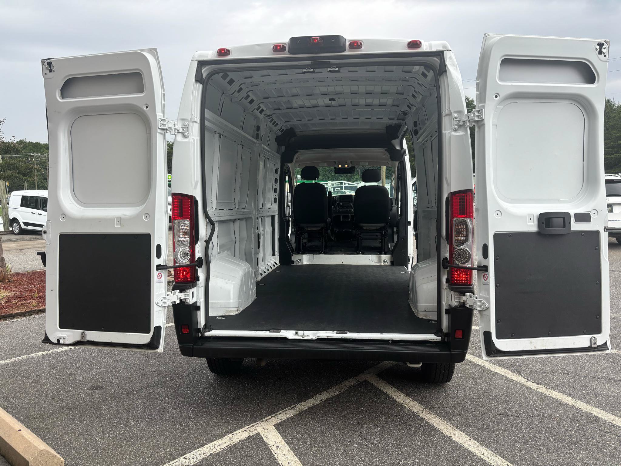 Used 2024 RAM ProMaster 2500 w/ Convenience Group FWD image 27