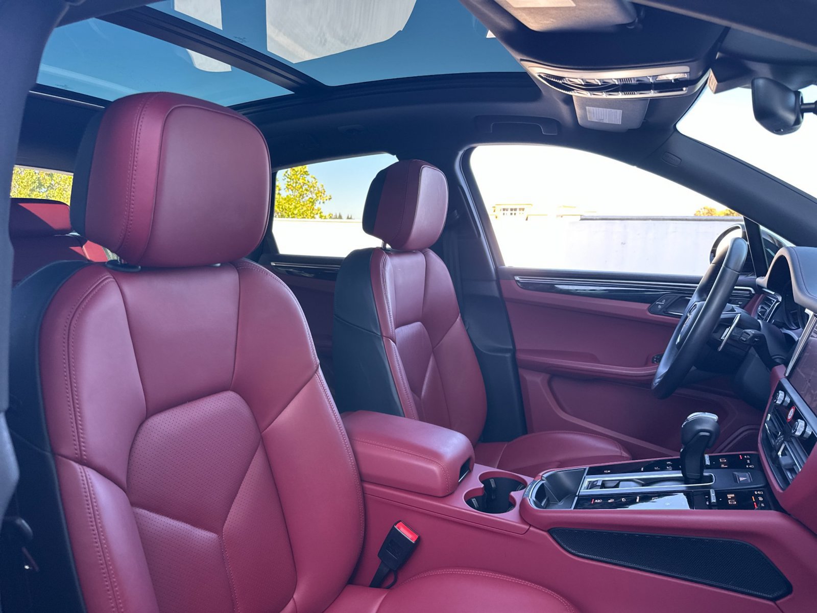 Certified 2023 Porsche Macan AWD/4WD image 27