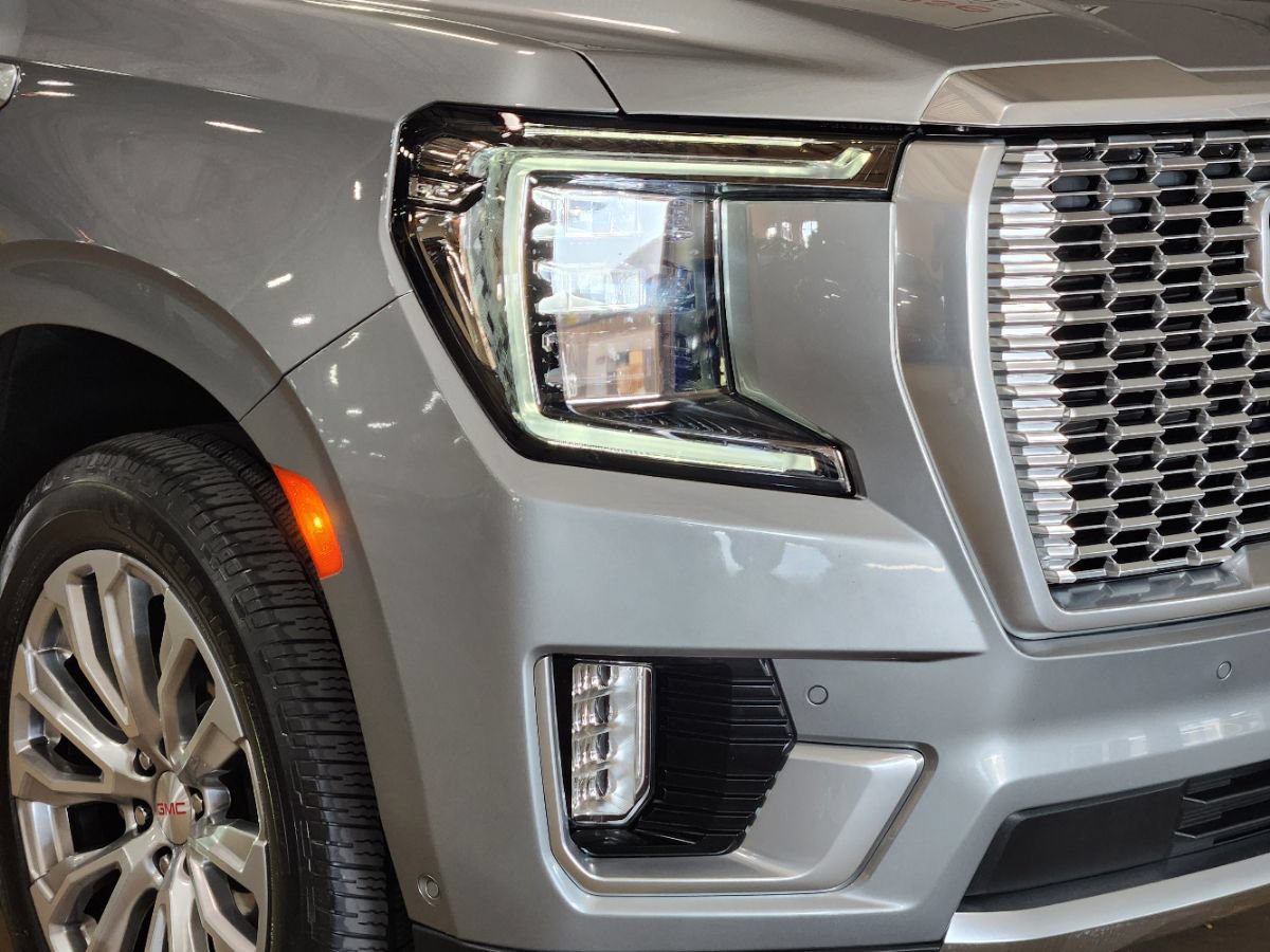 Used 2024 GMC Yukon Denali w/ Advanced Technology Package AWD/4WD image 14