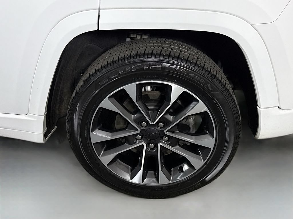 Used 2022 Jeep Grand Cherokee Overland AWD/4WD image 38