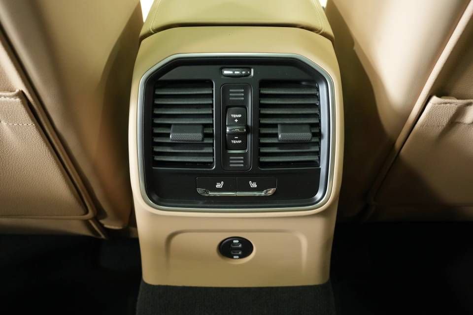 Certified 2026 Porsche Macan AWD/4WD image 26