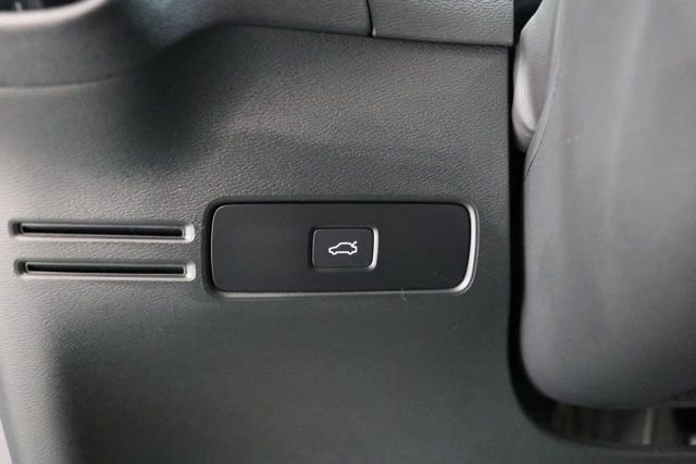 Used 2025 Volvo XC40 B5 Plus AWD/4WD image 19