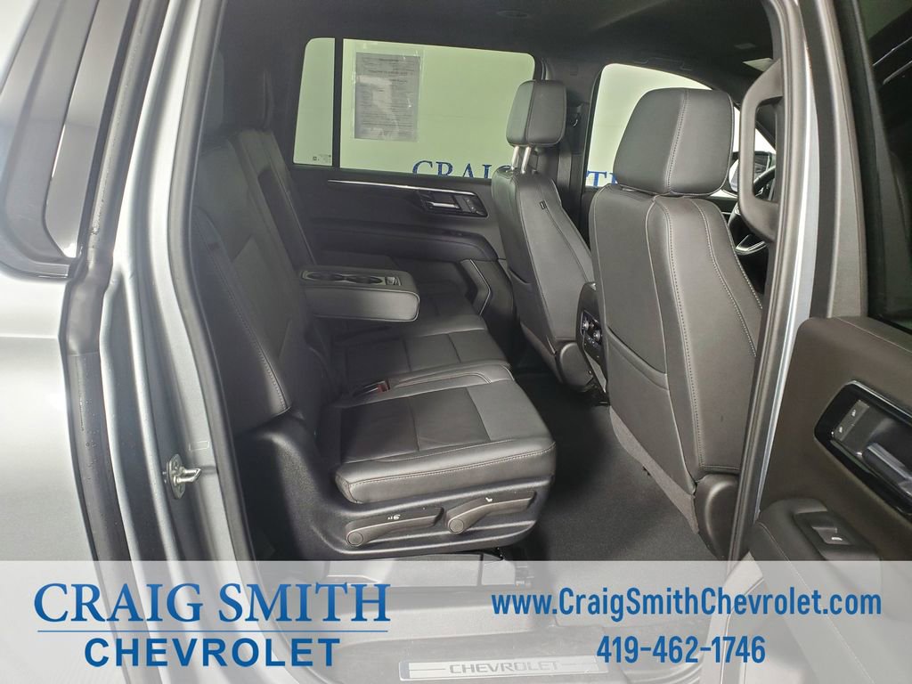Used 2025 Chevrolet Suburban Z71 AWD/4WD image 15