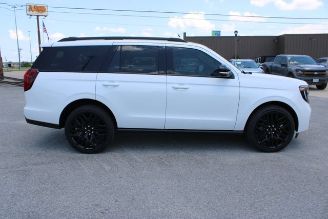 New 2027 Ford Expedition Platinum w/ Stealth Performance Package AWD/4WD image 3
