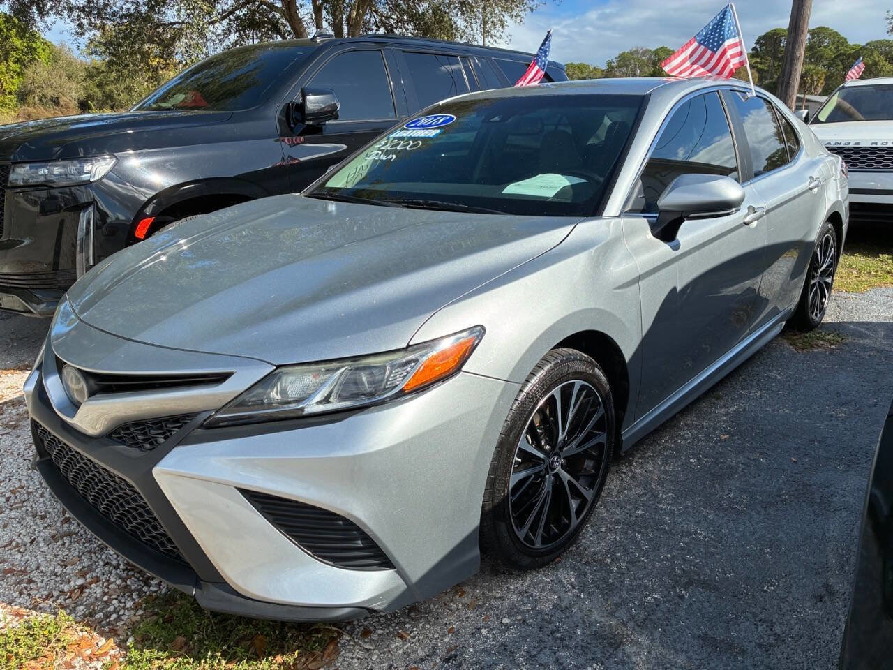 Used 2018 Toyota Camry SE w/ Convenience Package image 2