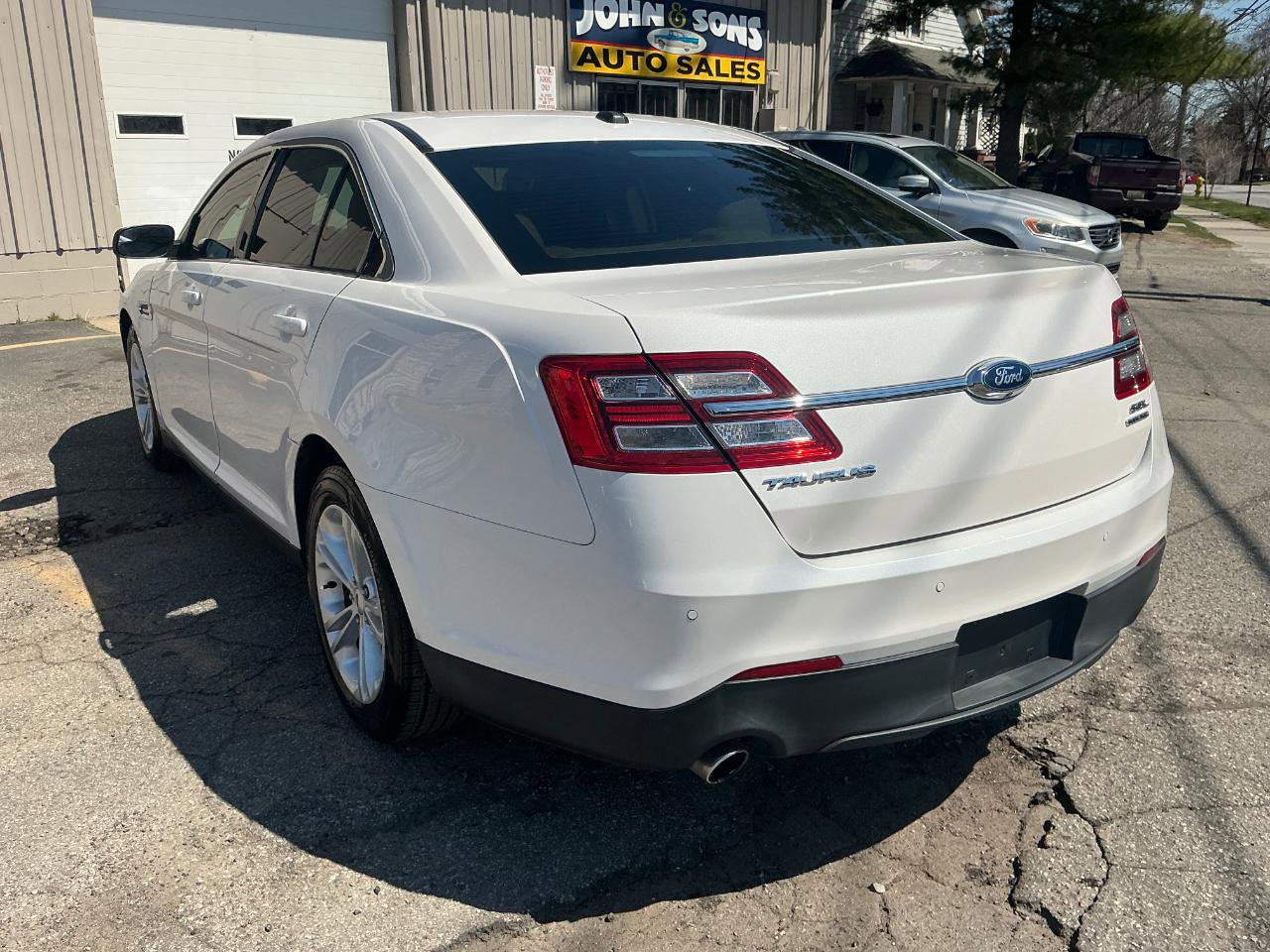 Used 2015 Ford Taurus SEL w/ Equipment Group 201A image 5