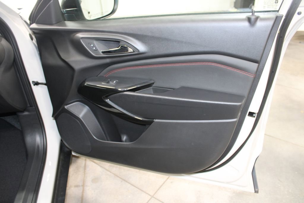 New 2026 Chevrolet Trax RS w/ Sunroof Package image 22