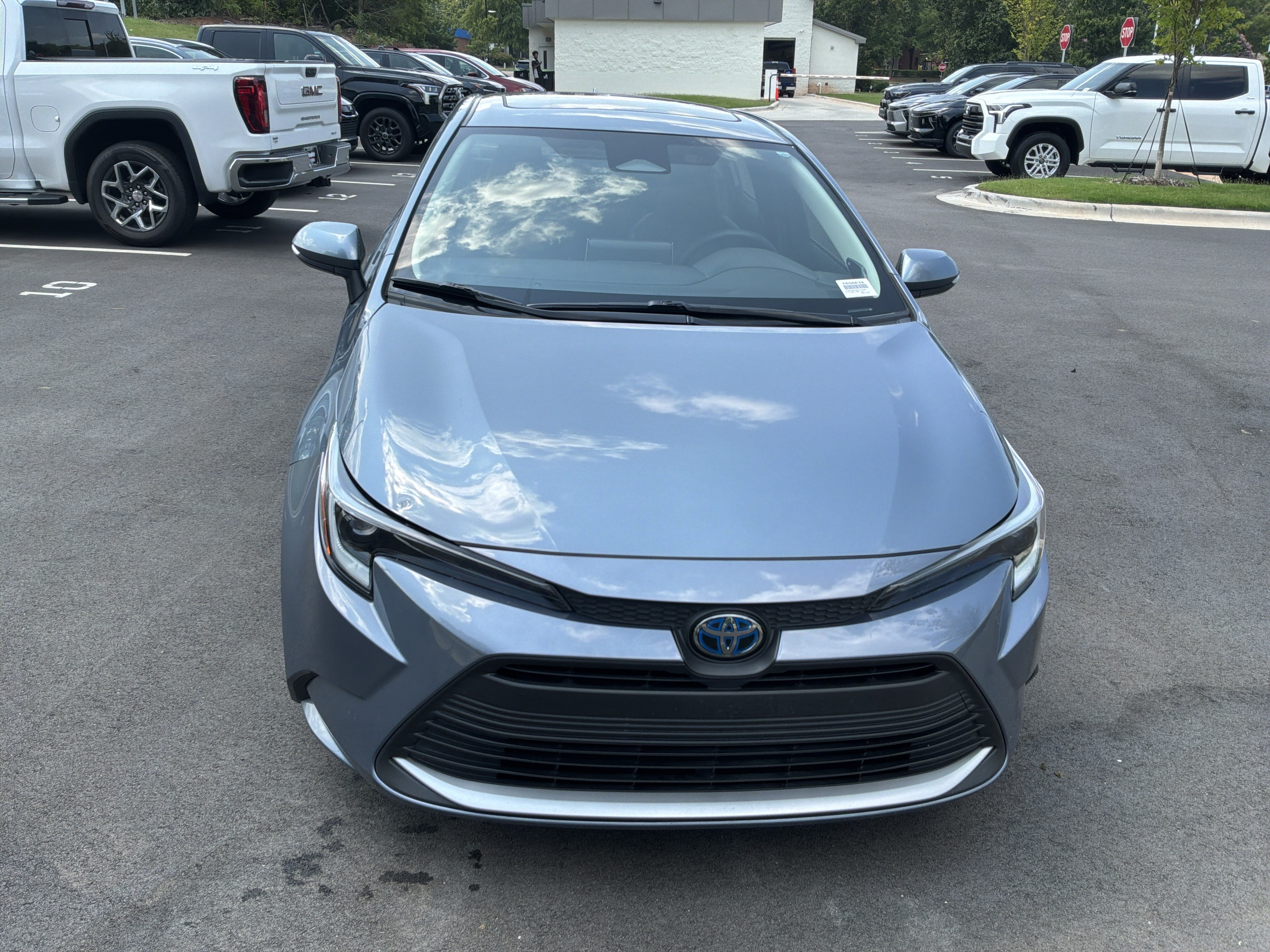 Used 2023 Toyota Corolla XLE FWD image 3