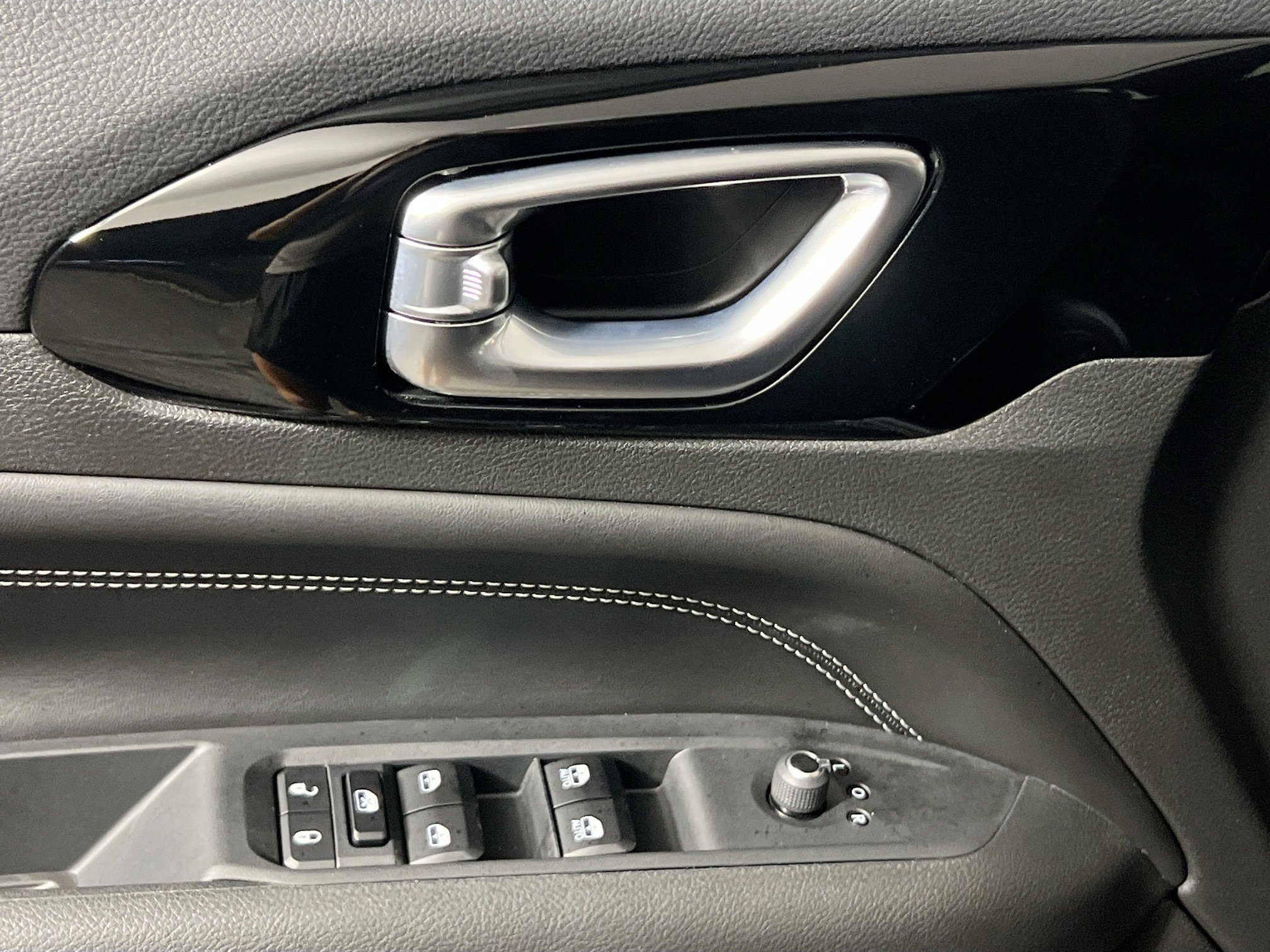 Used 2024 Jeep Compass Latitude w/ Convenience Group image 16