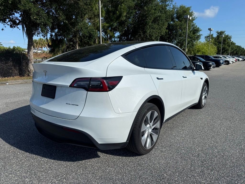 Used 2022 Tesla Model Y Long Range image 9