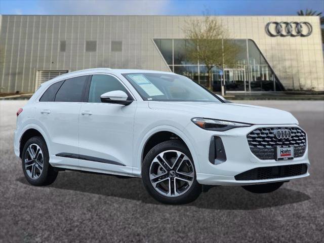 Used 2025 Audi Q5 Premium w/ Convenience Package image 1