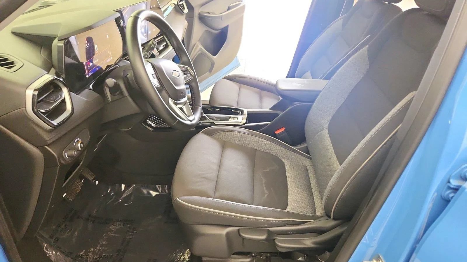 Used 2024 Chevrolet TrailBlazer LT w/ LT Cold Weather Package FWD image 15
