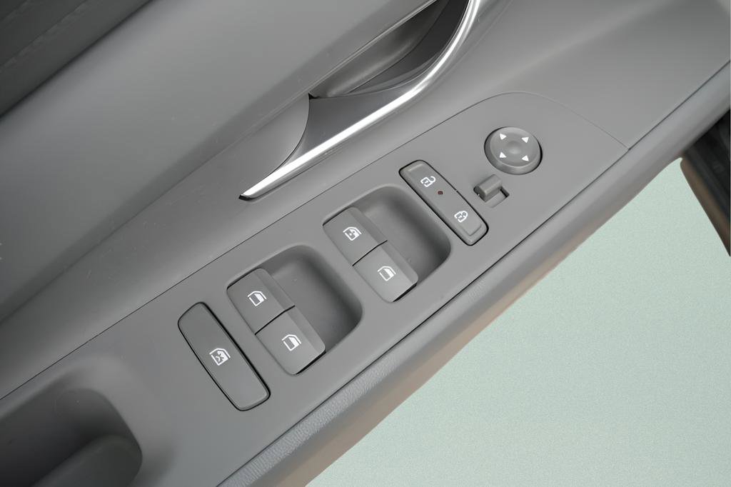 Certified 2025 Hyundai Elantra Blue FWD image 21