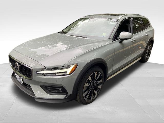 New 2026 Volvo V60 B5 Cross Country Ultra w/ Climate Package AWD/4WD image 3
