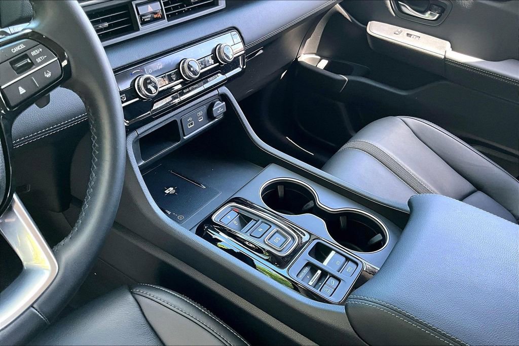 Certified 2025 Honda Pilot Touring image 15