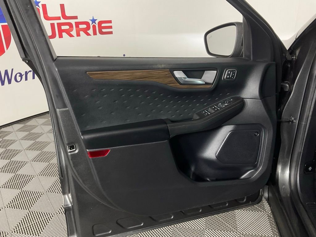 Used 2020 Ford Escape Titanium image 12