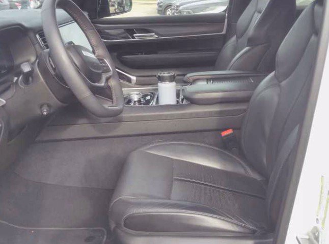 Used 2024 Jeep Wagoneer L Series II AWD/4WD image 5