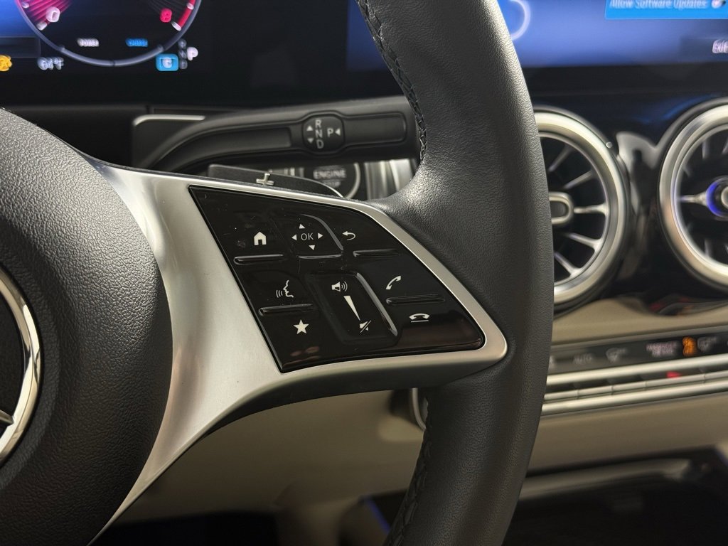 Used 2025 Mercedes-Benz GLB 250 4MATIC image 22