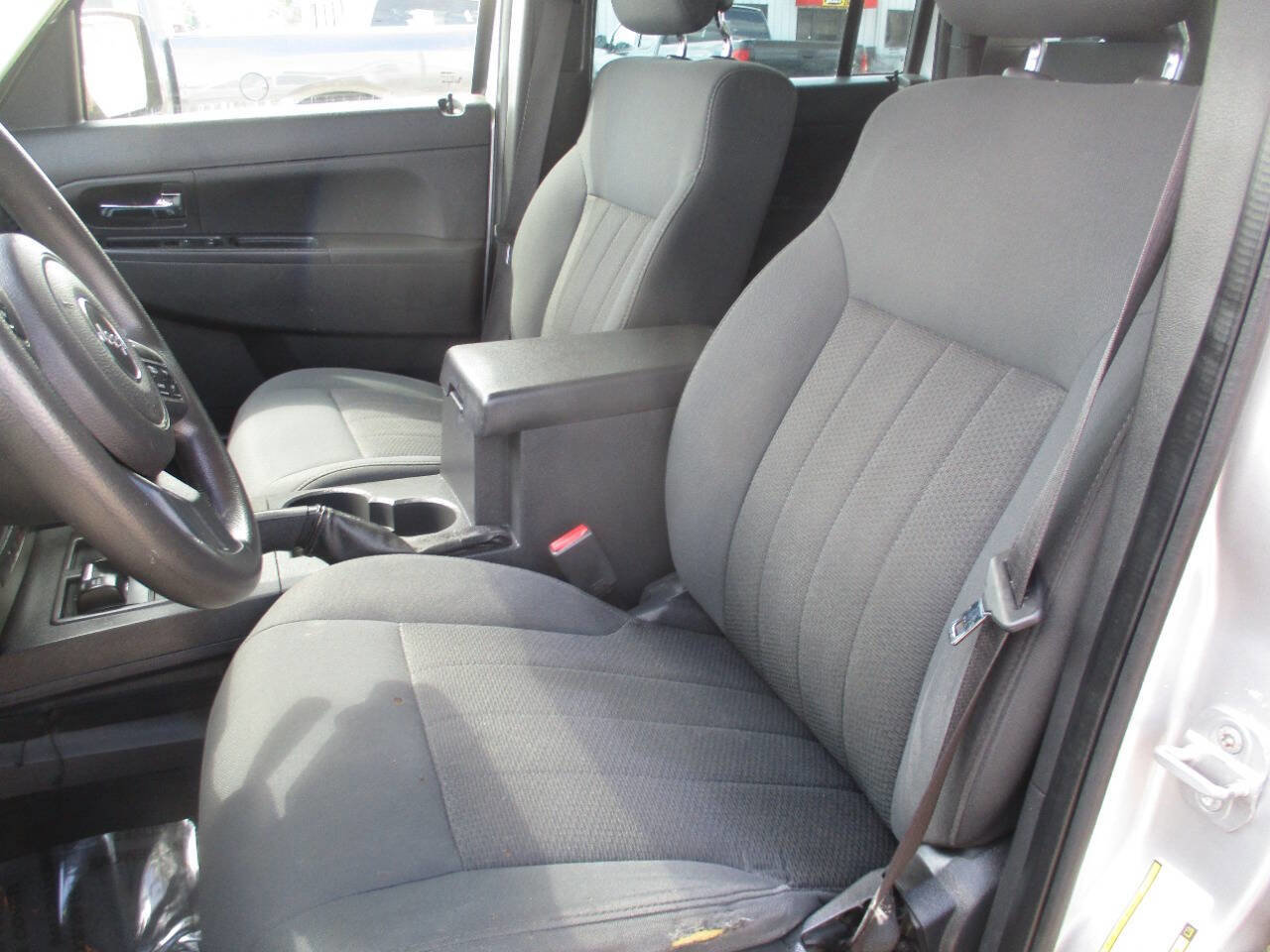 Used 2011 Jeep Liberty Sport AWD/4WD image 13