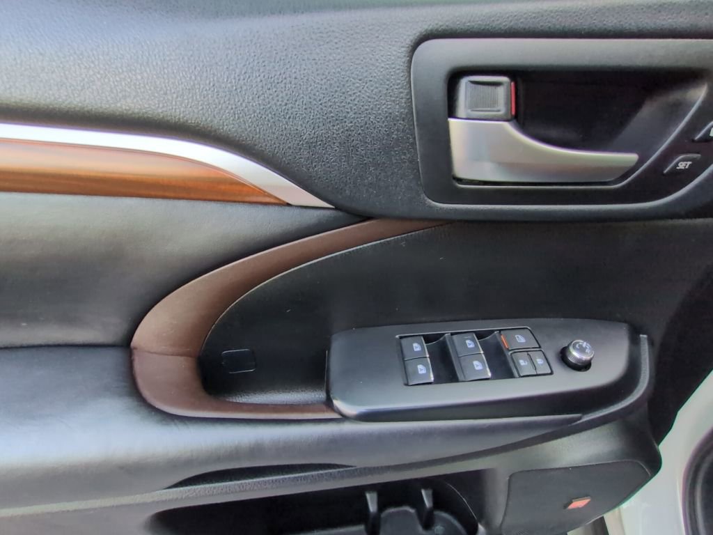 Used 2018 Toyota Highlander Limited image 15