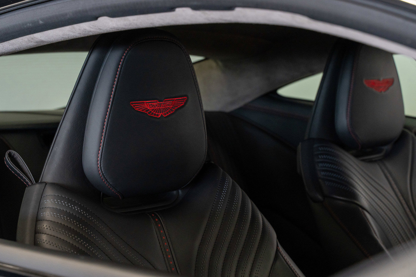 Used 2018 Aston Martin DB11 V12 RWD image 18
