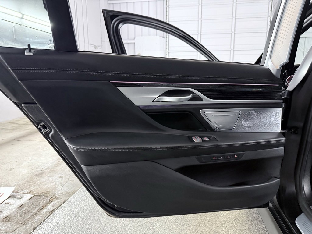 Used 2022 BMW 750i xDrive w/ Luxury Rear Seating Package image 23
