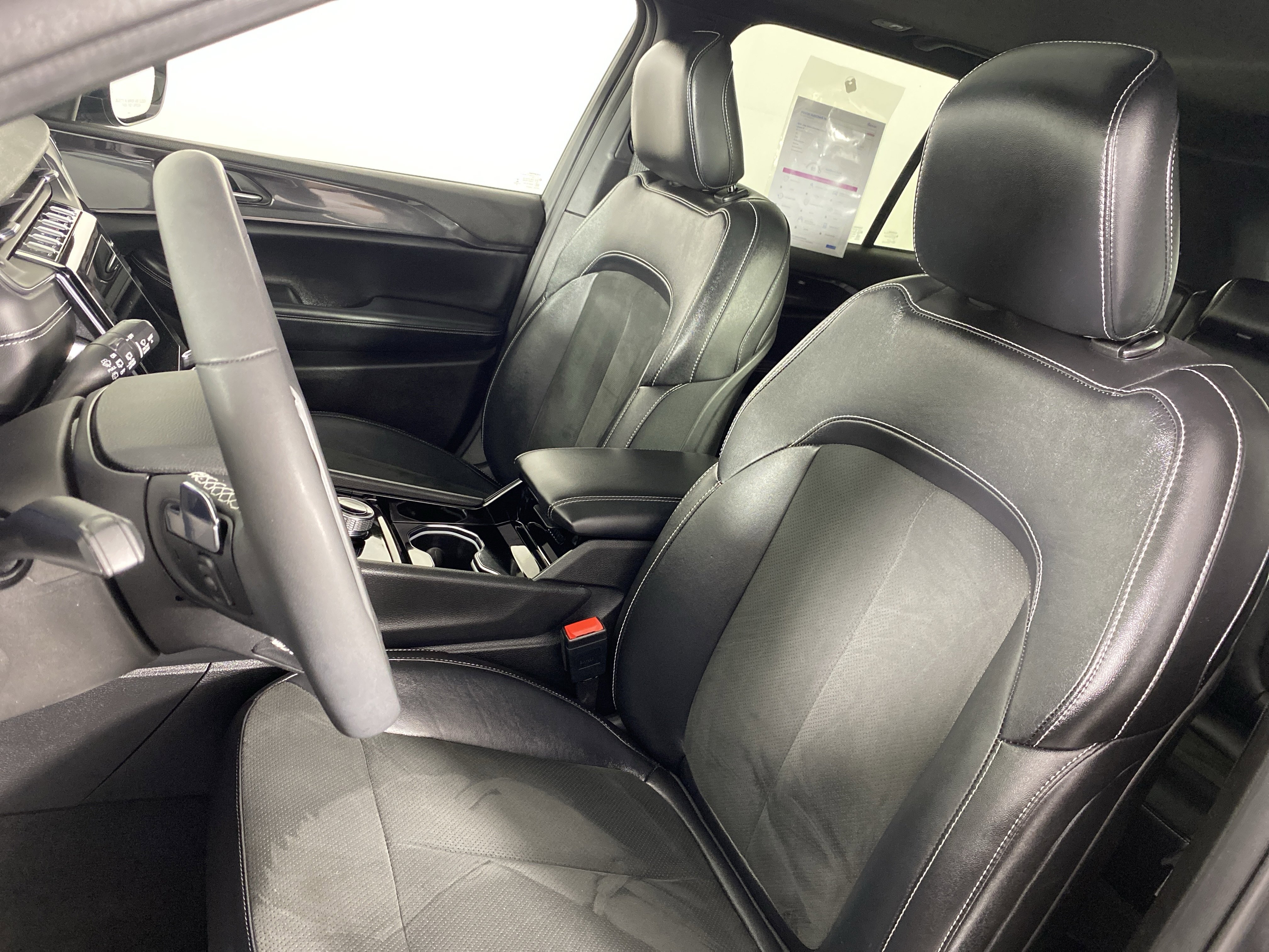 Used 2023 Jeep Grand Cherokee Altitude image 17