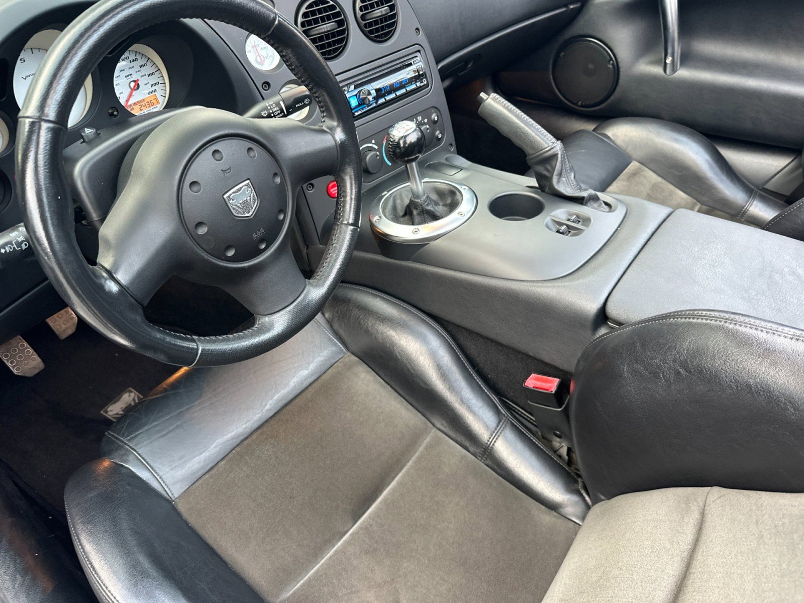 Used 2004 Dodge Viper SRT-10 image 4