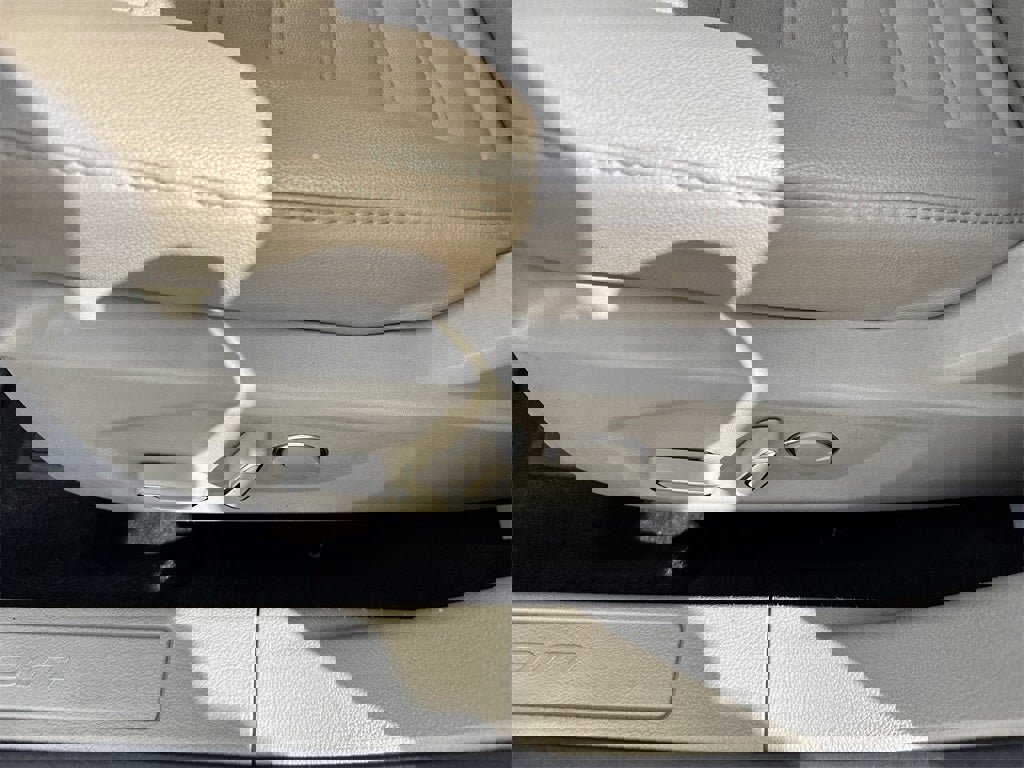 Used 2019 Ford Fusion SEL image 32