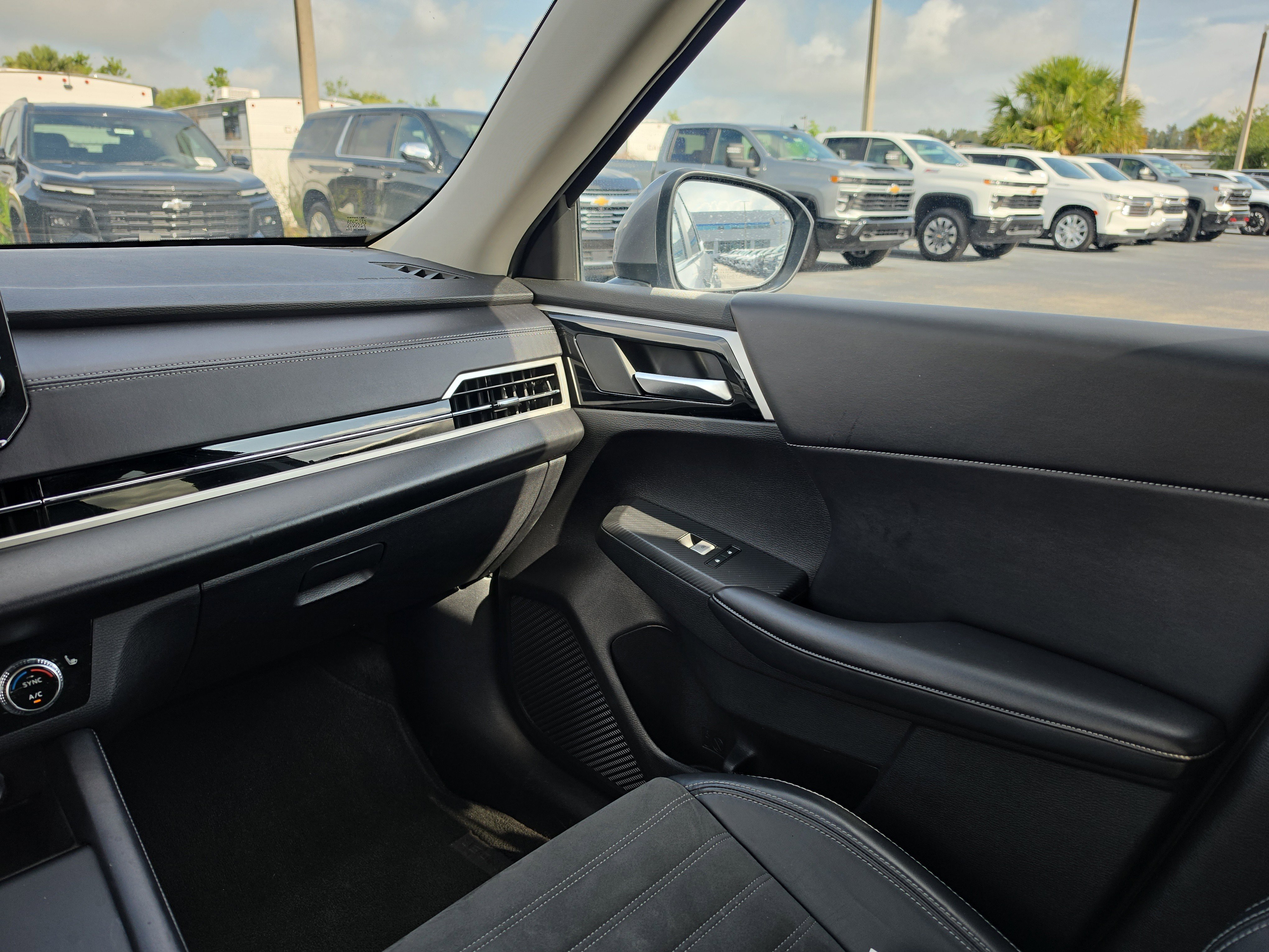 Used 2024 Mitsubishi Outlander SE FWD image 11