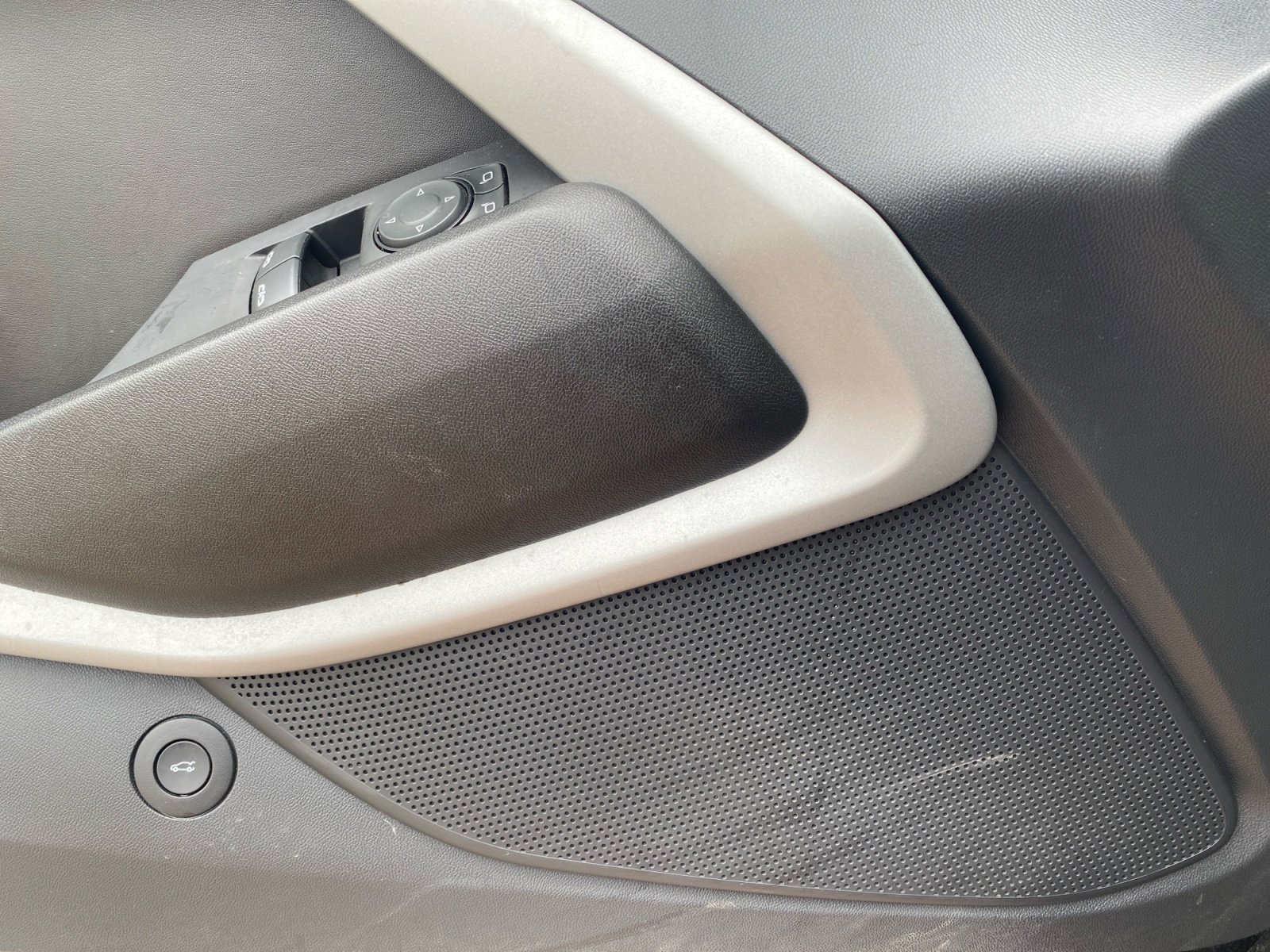 Used 2022 Chevrolet Camaro LT image 28