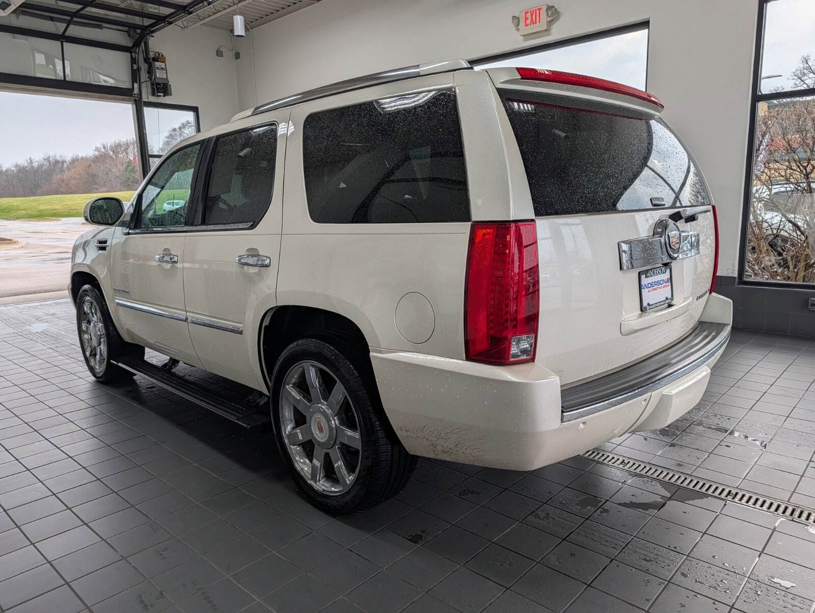 Used 2013 Cadillac Escalade Luxury AWD/4WD image 5