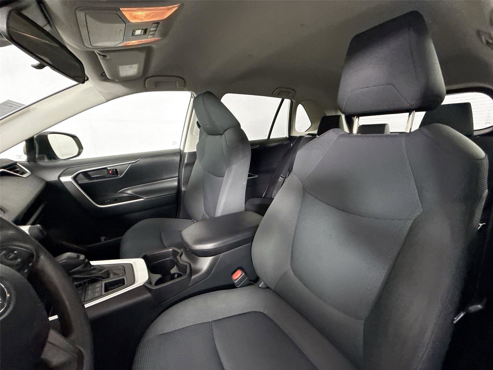 Used 2019 Toyota RAV4 LE image 3