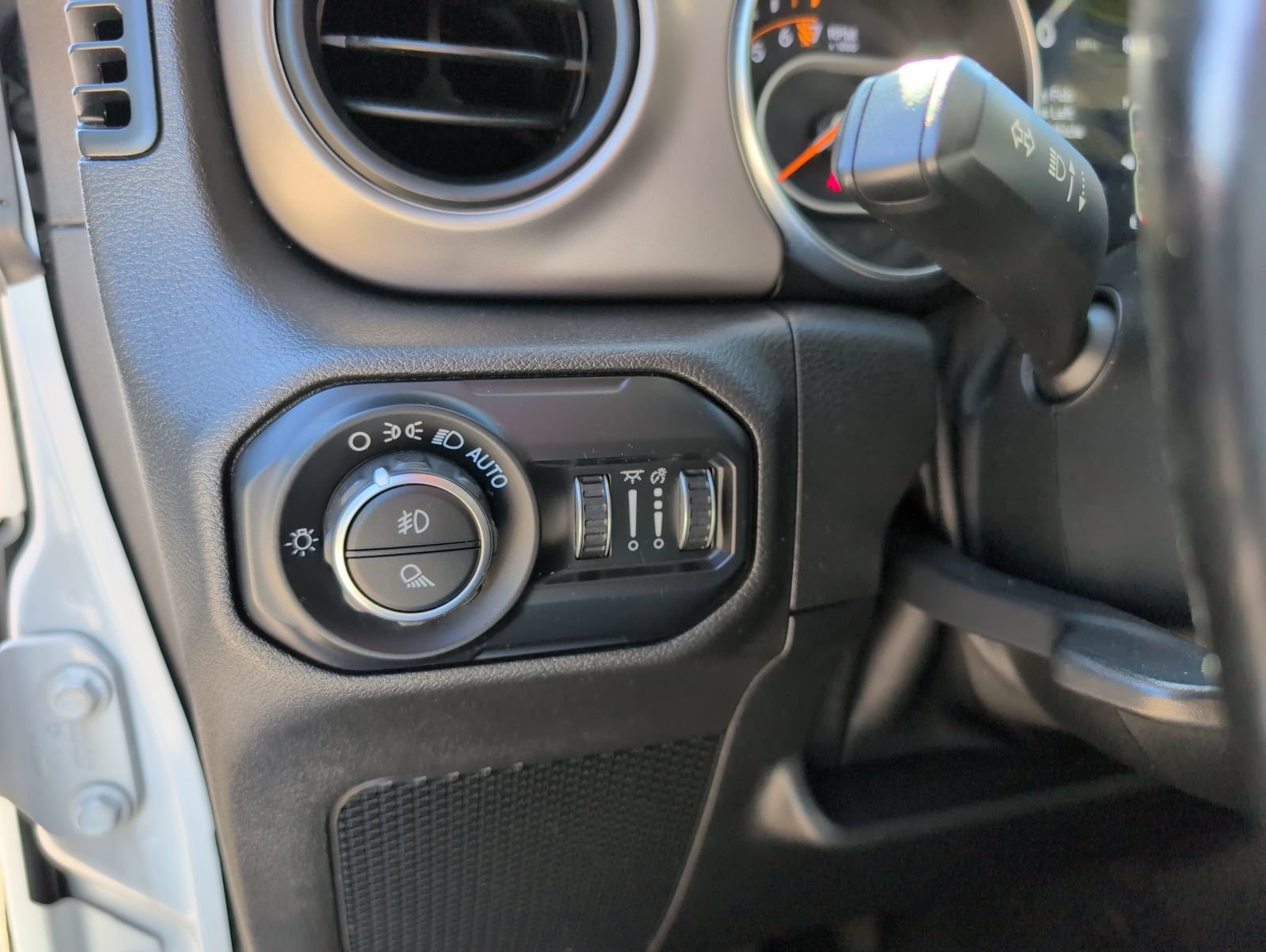 Used 2020 Jeep Gladiator Sport w/ Quick Order Package 24S AWD/4WD image 10