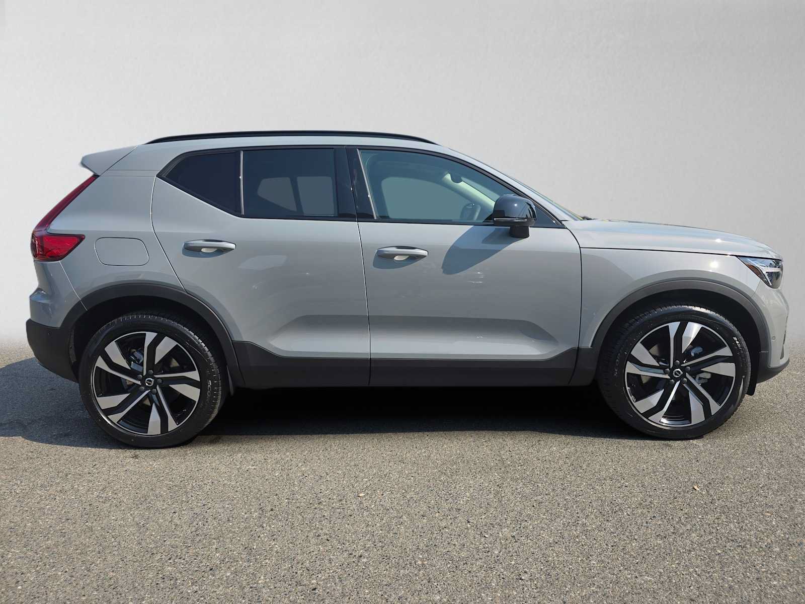 New 2026 Volvo XC40 B5 Ultra w/ Protection Package Premier AWD/4WD image 2