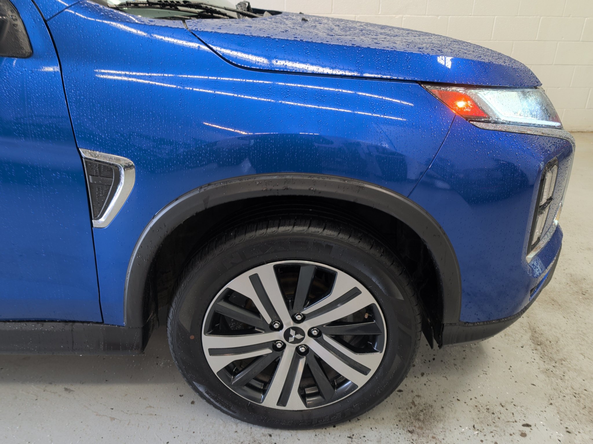 Used 2025 Mitsubishi Outlander Sport ES AWD/4WD image 3