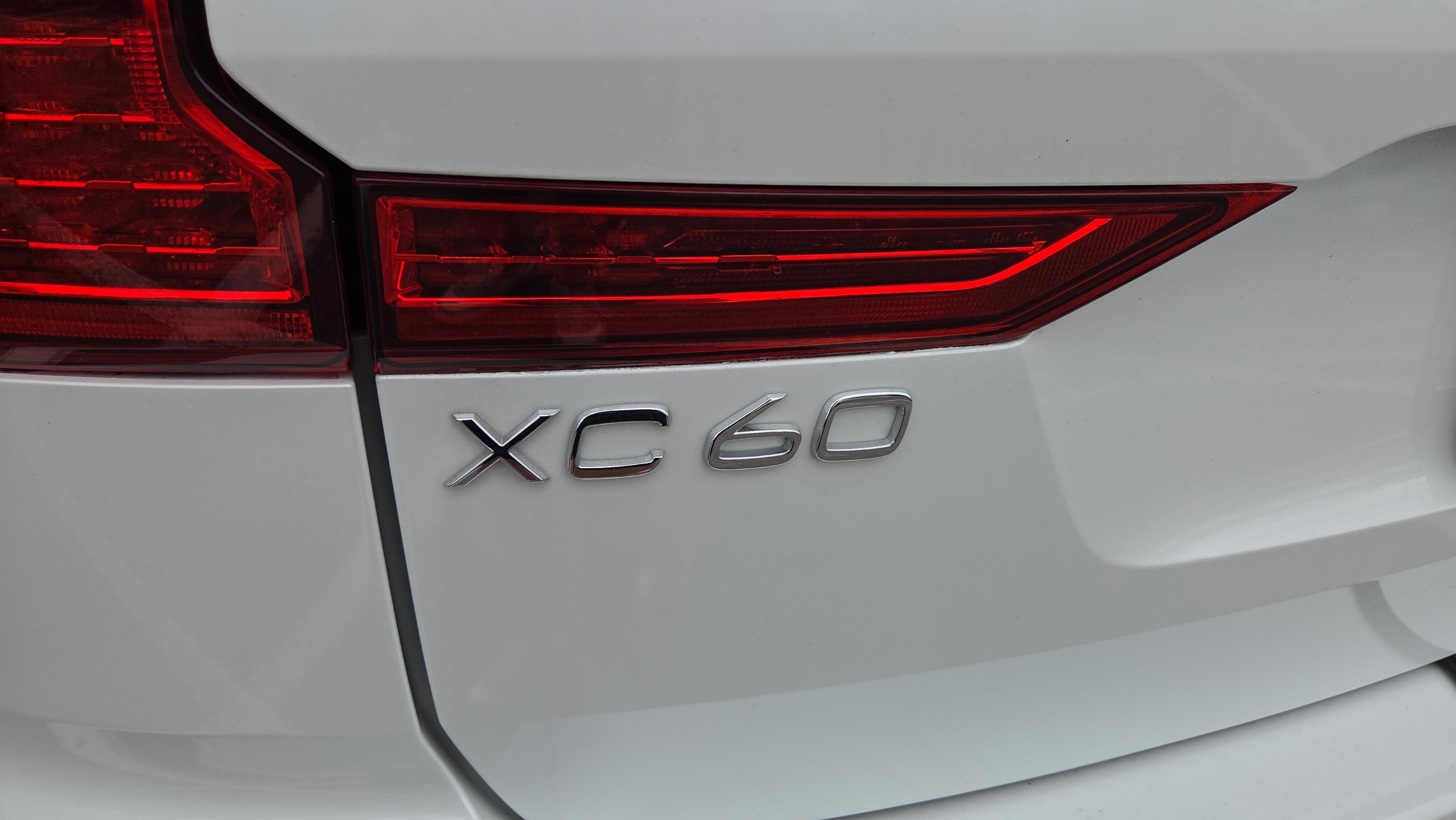 Used 2020 Volvo XC60 T5 R-Design image 5