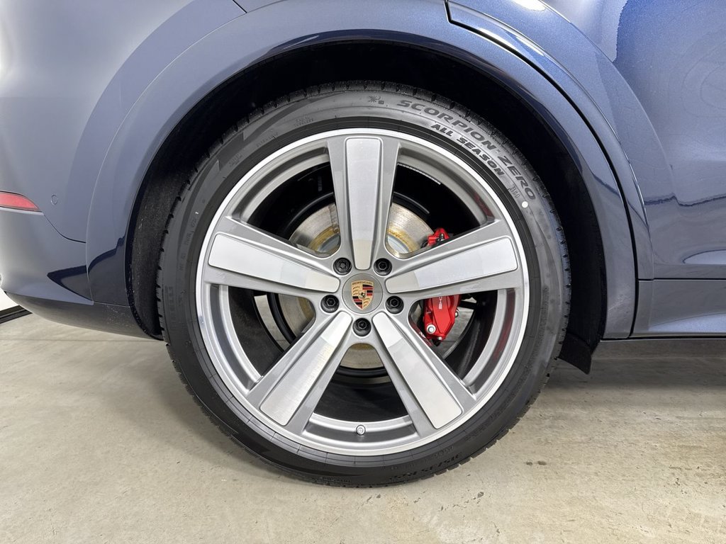 New 2026 Porsche Cayenne GTS AWD/4WD image 16