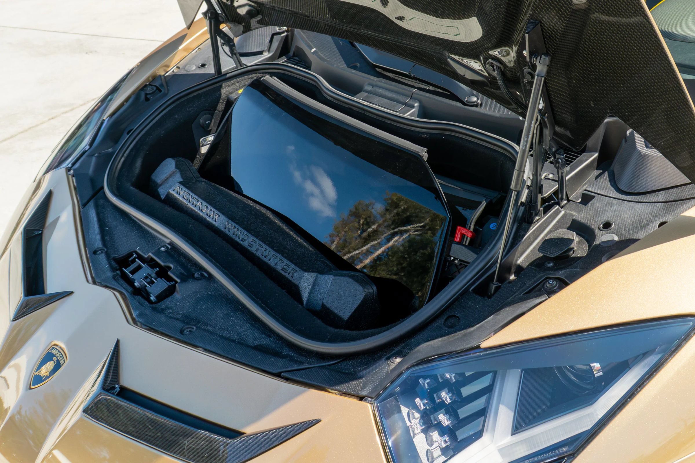 Used 2020 Lamborghini Aventador SVJ AWD/4WD image 29