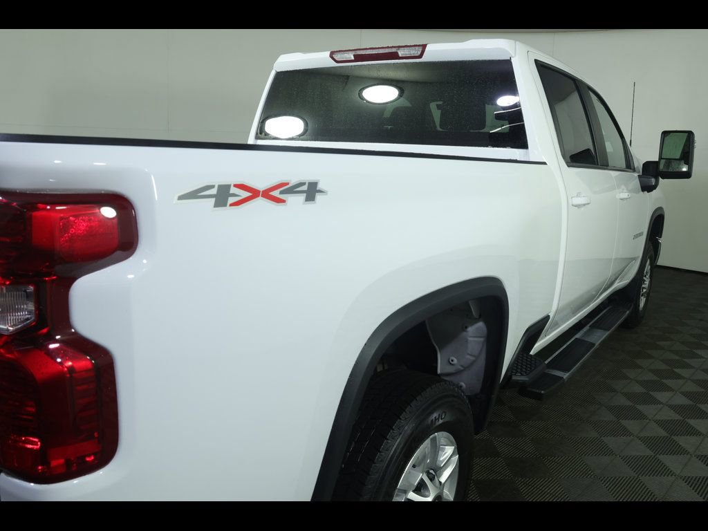 Used 2024 Chevrolet Silverado 2500 LT AWD/4WD image 17