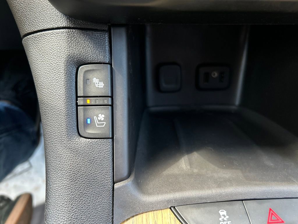 Used 2018 GMC Acadia Denali w/ Technology Package AWD/4WD image 30